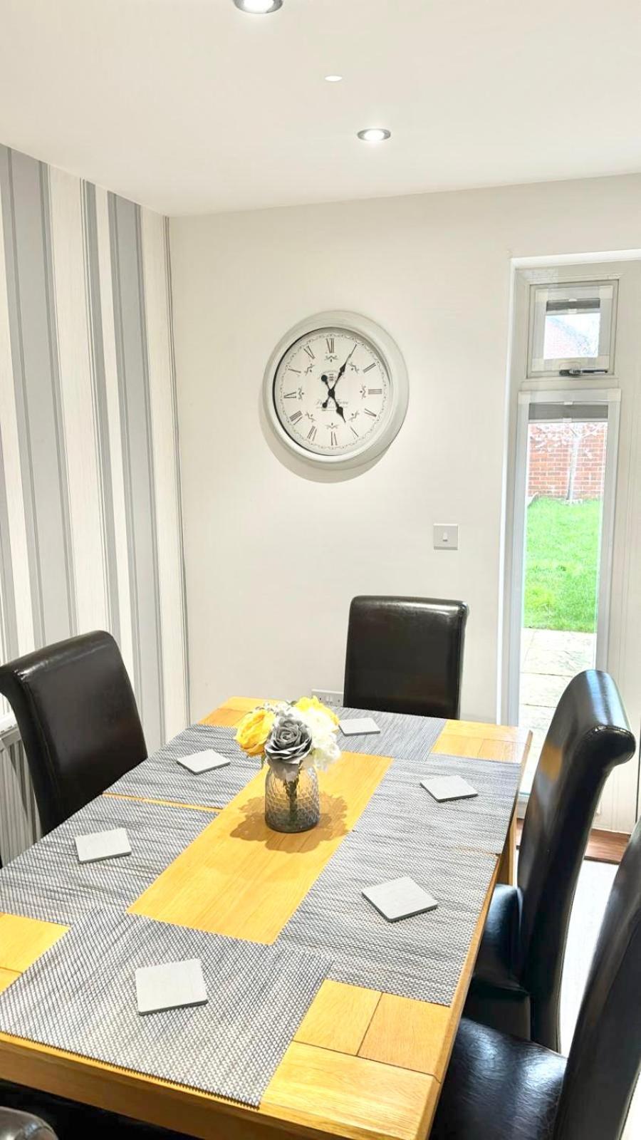 Home Centrally Located In Folkestone, Great Location For Families Or Workers المظهر الخارجي الصورة