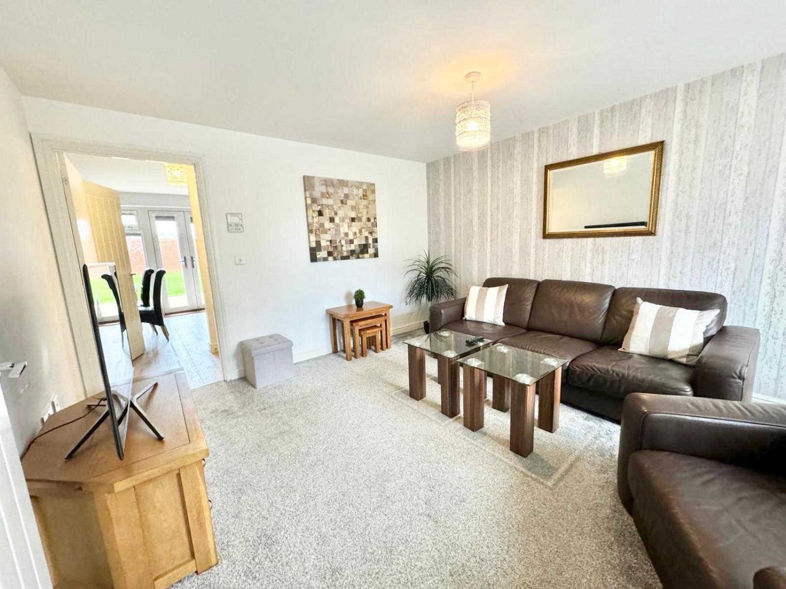Home Centrally Located In Folkestone, Great Location For Families Or Workers المظهر الخارجي الصورة